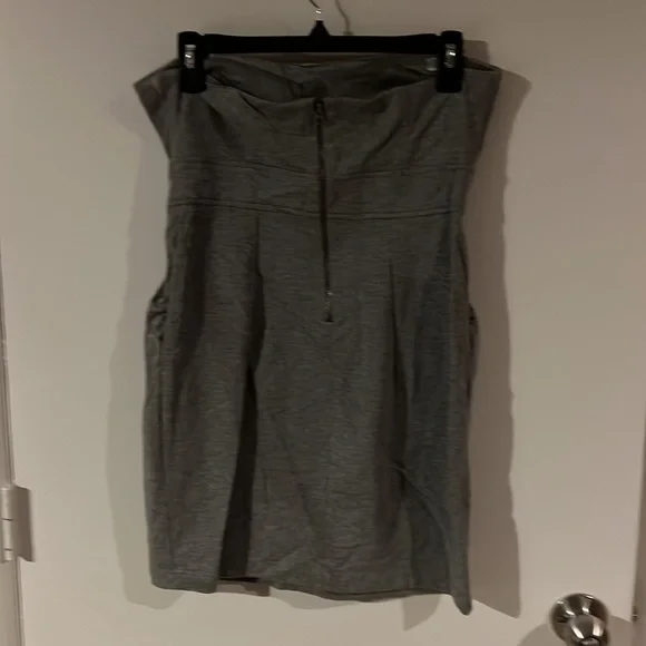 Light gray strapless dress. Size medium - Picture 3 of 3